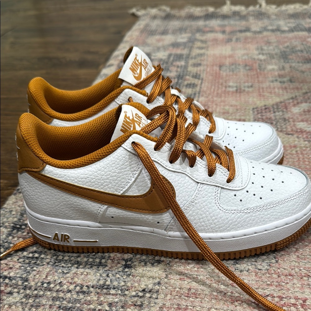 Nike White and Gold Sneakers